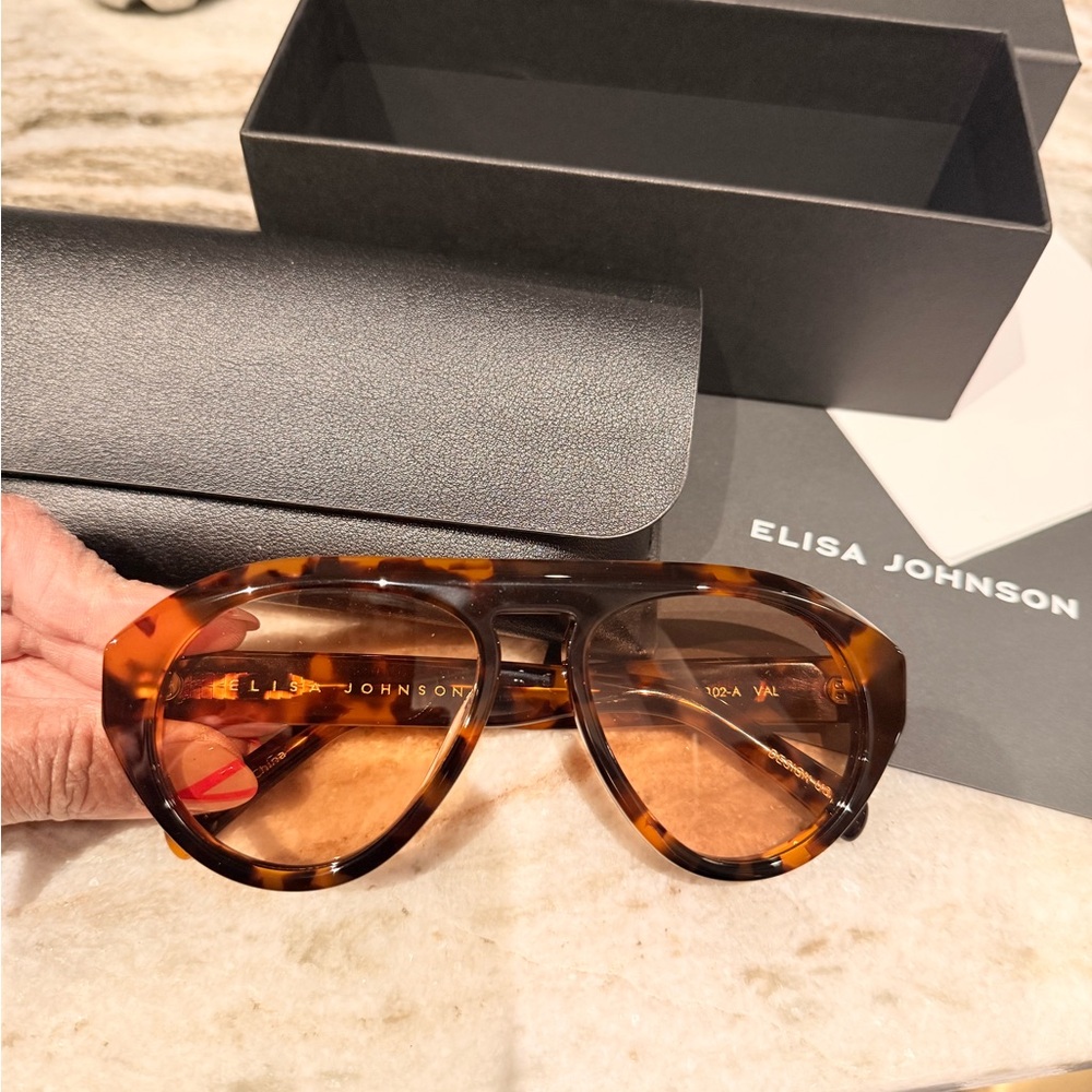 Elisa Johnson - BRAND NEW - Val in Brown Tortoise Shell Sunglasses